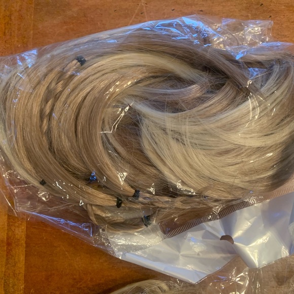 Messy bun hair pieces and hair donut makers - Picture 3 of 7